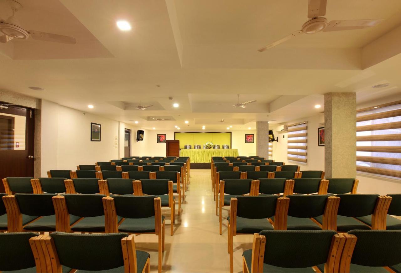 Hotel Park Residency Kuttyadi Exterior foto